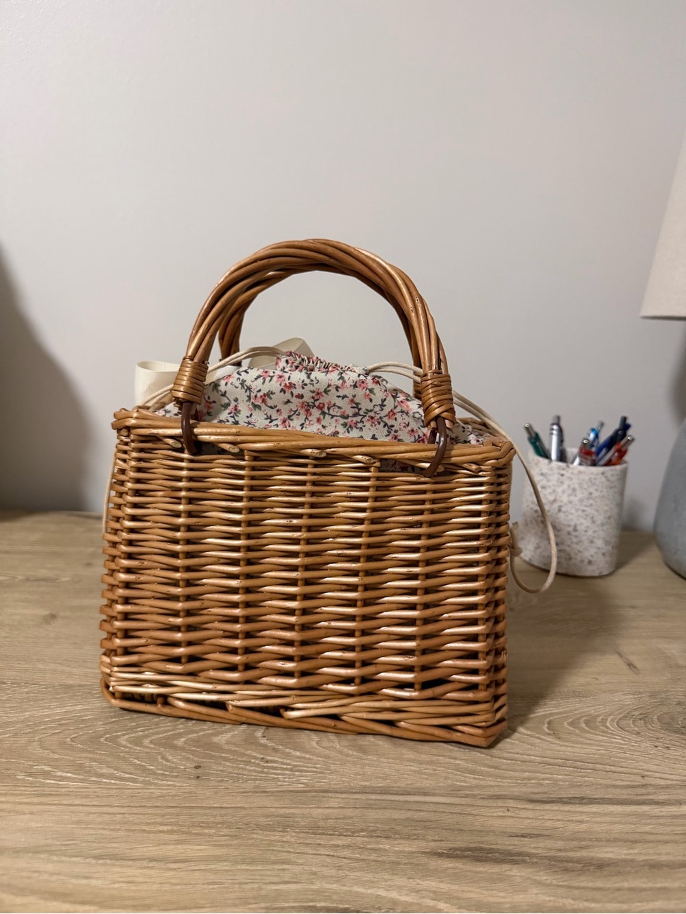 Wicker Basket Handbag with Floral Liner and Cream Bow - Picture 4 of 4